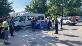 Bursa’da feci kaza! İşçi servisi ile otomobil çarpıştı: 1 ölü, 9 yaralı