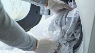 Çarşafları tek yıkamada bembeyaz yapıyor! Deterjan kullanmaya gerek kalmıyor