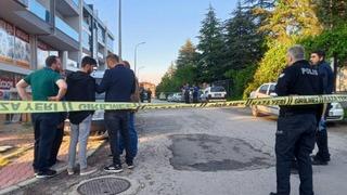 Sokak ortasında dehşet! Yolda yürüyen kadın kurşunların hedefi oldu