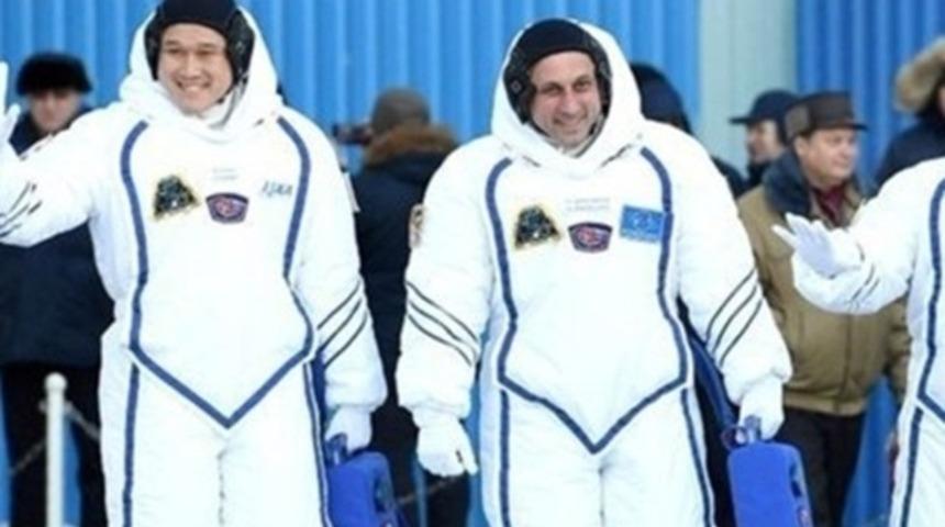 'Uzayda 9 santimetre uzadım' diyen astronottan özür