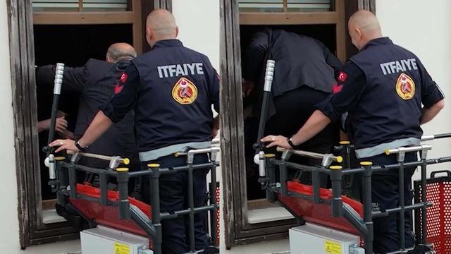 Törende şaşırtan anlar! Belediye başkanı belediye binasına 2. katın penceresinden girdi