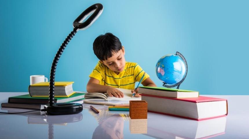 Çocuk, zayıf karneyle sinyal veriyor! Kırık notların sorumlusu sadece çocuk değil