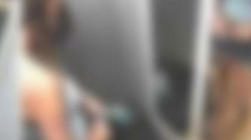 Kafede b&uuml;y&uuml;k rezalet! Tuvalete kamera yerleştirip...