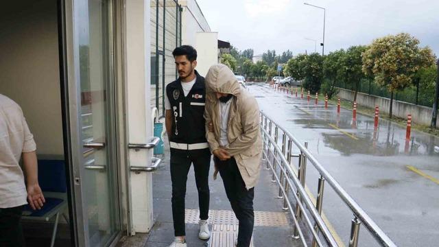 Adana’da piyasaya 4 milyon 500 bin TL sahte altın süren şebekeye operasyon