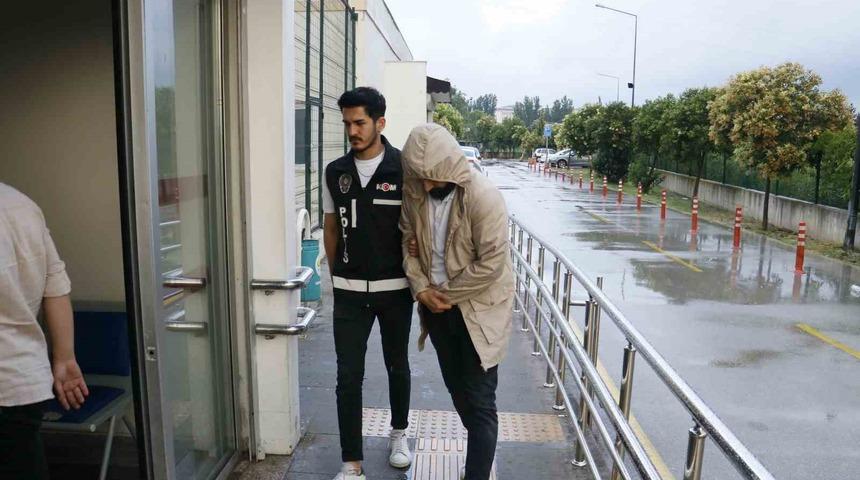 Adana’da piyasaya 4 milyon 500 bin TL sahte altın süren şebekeye operasyon