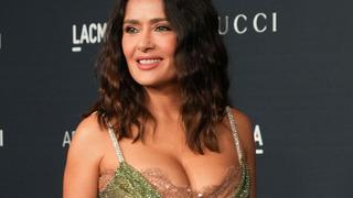 56 yaşındaki Salma Hayek teknede bikinisiyle poz verdi! 