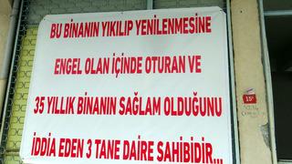 Kentsel dönüşüm anlaşmazlığına dikkat çeken tepki: 35 yıllık binaya bu pankartı astılar! Gören bir daha bakıyor