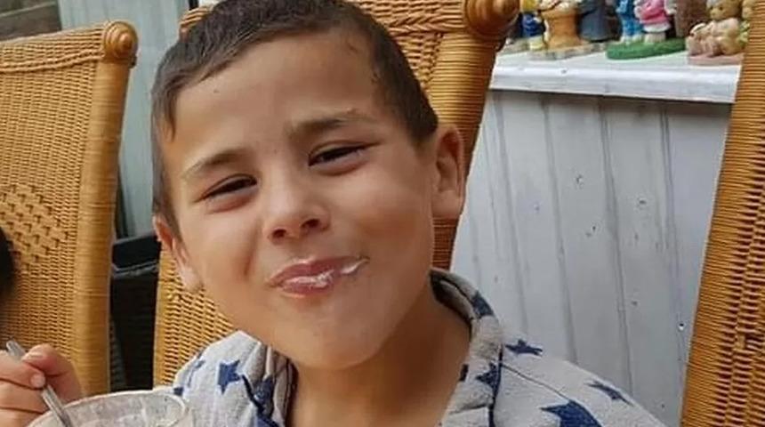 Canavar anne nişanlısıyla birlikte 9 yaşındaki çocuğunu işkence ederek öldürdü...