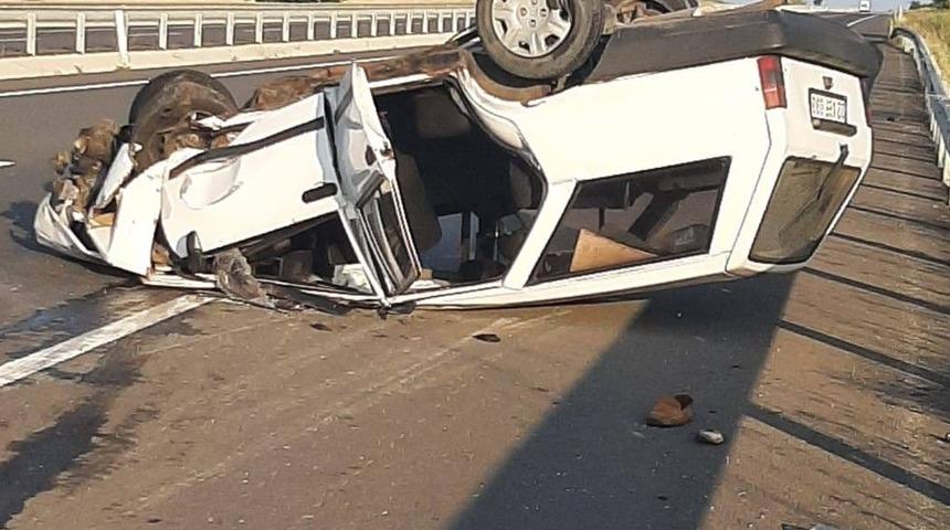 Edirne'de devrilen otomobildeki 3 kişi yaralandı