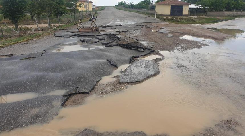 Konya'da etkili olan sağanak yaşamı olumsuz etkiledi
