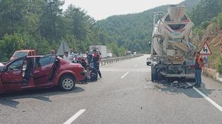 Muğla'da otomobil beton mikserine çarptı, 1 kişi öldü, 1 kişi yaralandı