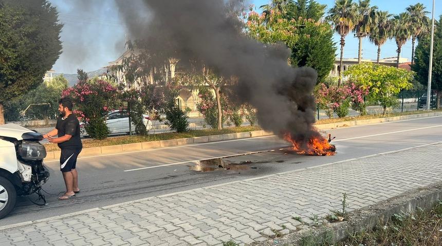 Muğla'da minibüsle çarpışan motosikletin sürücüsü yaralandı