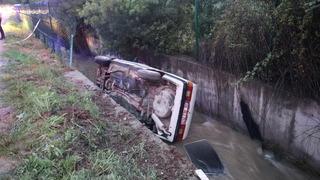 Denizli'de sulama kanalına devrilen otomobilin sürücüsü yaralandı