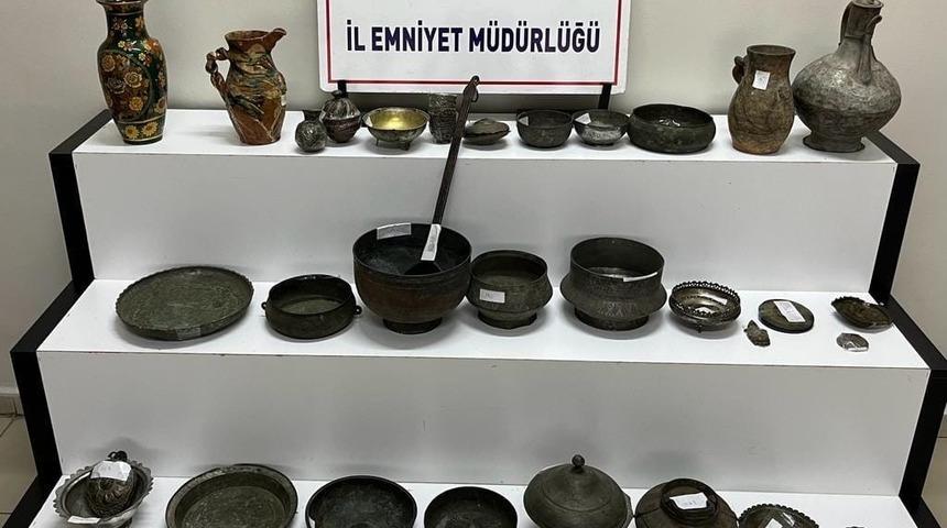 Tarihi eser operasyonunda ele ge&ccedil;irilenler polisi bile şaşırttı