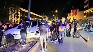 Osmaniye'de elektrik direğine çarpan otomobilin sürücüsü ağır yaralandı