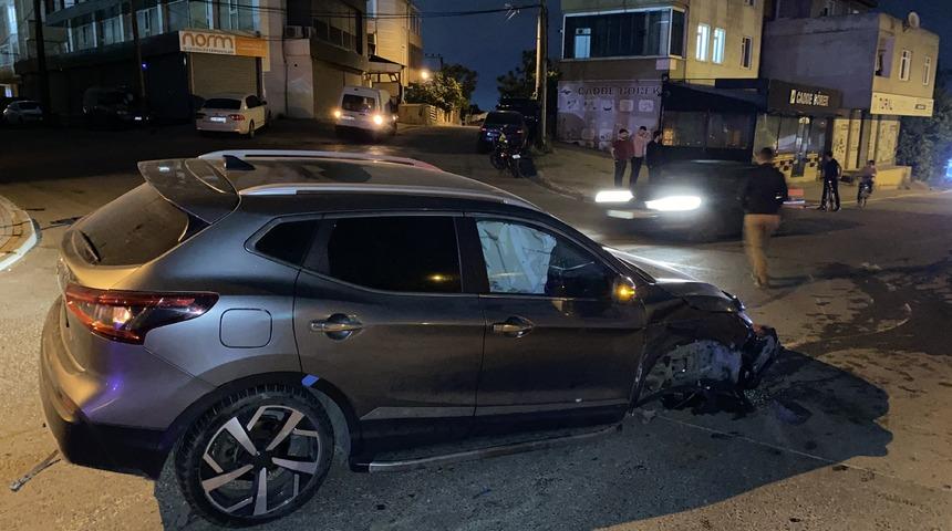 Kocaeli'de cip ile otomobilin çarpışması sonucu 1 kişi yaralandı