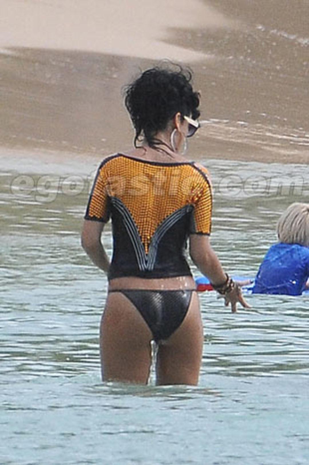 Rihanna thong pics