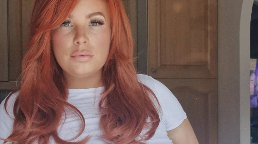 Arka bahçesinde üstsüz güneşlendiğini söyledi! Komşularının hepsini ifşa etti... “Sürekli beni izliyorlar”