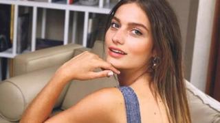 Gülcan Arslan kalçasına kadar inen sırt dekoltesiyle olay oldu! Bakan bir daha baktı