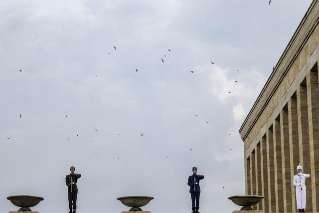 İçişleri Bakanı Yerlikaya'dan Jandarma Teşkilatının 184. kuruluş yıl dönümü dolayısıyla Anıtkabir'e ziyaret