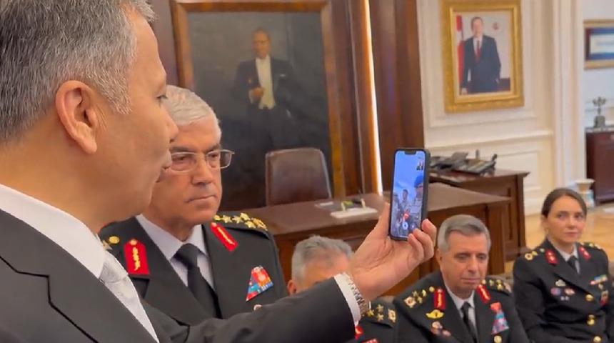 Telefon açarak tebrik etti! Jandarma Teşkilatı'nın kuruluş yıl dönümünü kutlayan Bakan Yerlikaya: Rabb'im ayağınıza taş değdirmesin