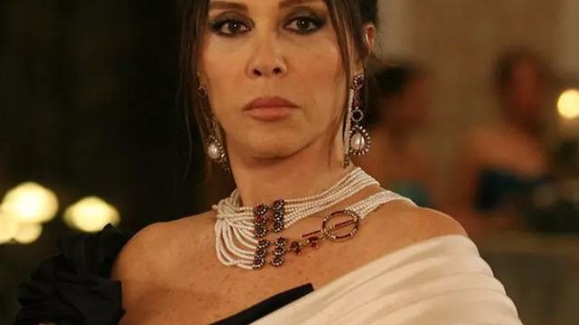 Aşkı Memnu'nun Firdevs'i Nebahat Çehre'den şaşırtan Kızılcık Şerbeti itirafı! Meğer o rol ilk ona teklif edilmiş