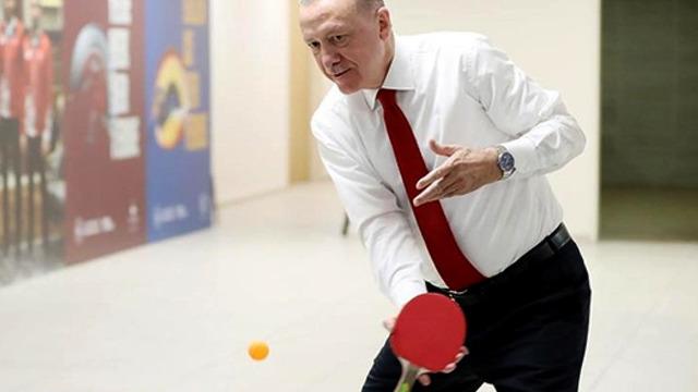 Cumhurbaşkanı Erdoğan, altın madalya kazanan milli sporcu Ebru Acer ile maç yapacak!