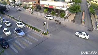 Şanlıurfa’da ilginç kaza: Görüntüleri izleyenler anlam veremedi!