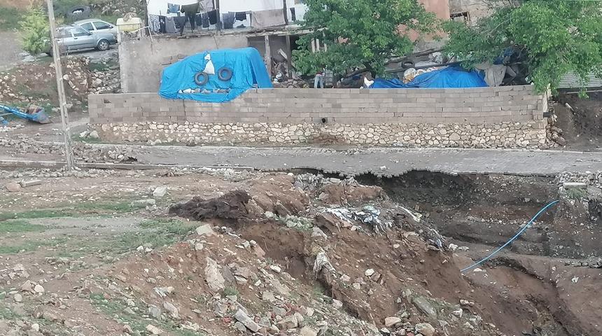 Kırıkkale'de sağanak nedeniyle dereler taştı bazı yollarda göçük oluştu