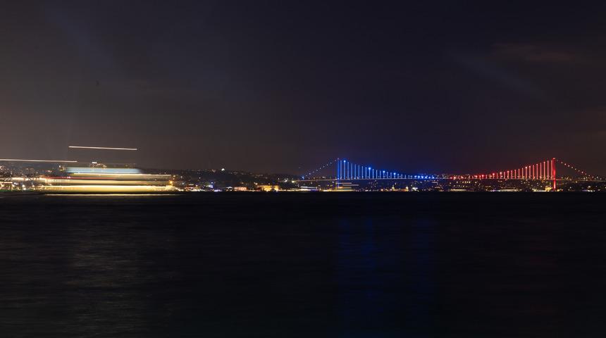 İstanbul'daki köprüler Jandarma Teşkilatının kuruluş yıl dönümü dolayısıyla ışıklandırıldı