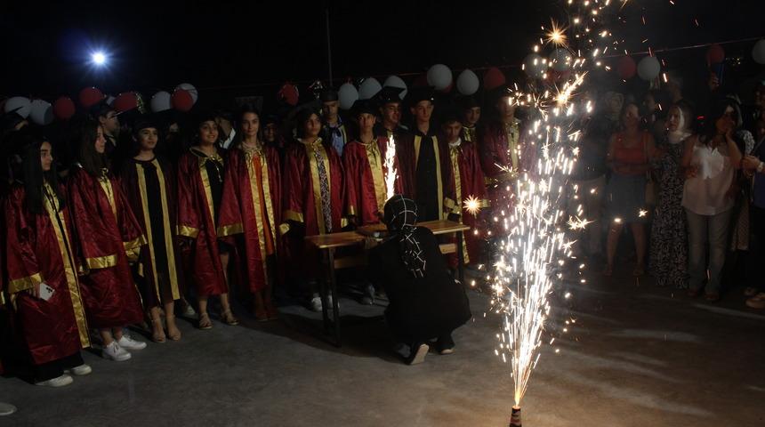 Hatay’da depremzede öğrencilerin mezuniyet sevinci