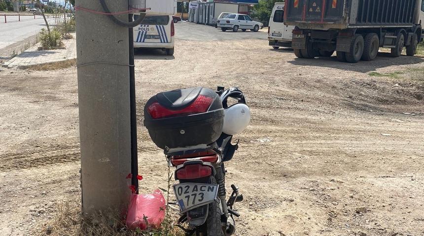 Motosiklet kamyona çarptı: 1 yaralı