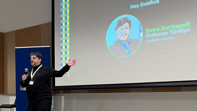'Microsoft Founder’s Trend Talks' etkinliğinde hoşgeldiniz konuşmasını Emre Kurttepeli yaptı