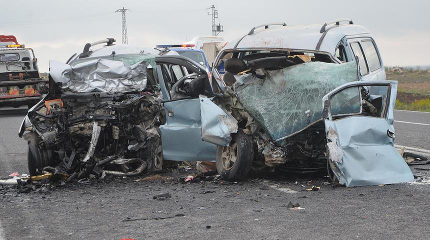 Konya'da feci kaza! Minibüs ile kamyonet çarpıştı: 4 ölü 