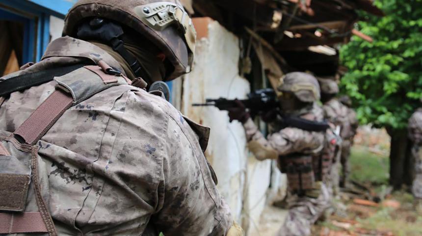 Son dakika | Sabah saatlerinde operasyon d&uuml;ğmesine basıldı! 11 g&uuml;n &ouml;nce g&uuml;venlik korucusu Mustafa Erdem'i şehit etmişti; o ter&ouml;rist yakalandı