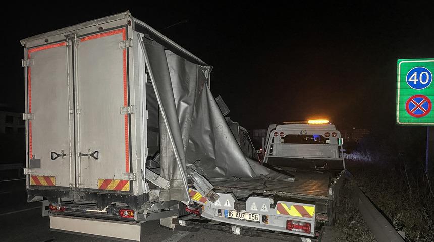 Bursa'da 3 aracın karıştığı zincirleme kazada bir kişi öldü