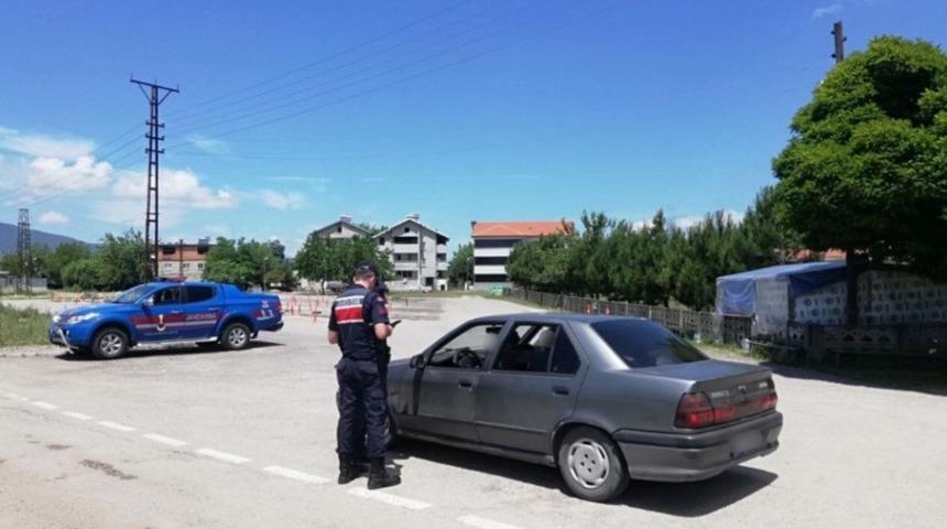 Jandarma aranan şahıs ve araçlara uygulama yaptı