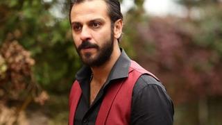 İskoçya'ya giden Erkan Kolçak Köstendil etek giydi! Sosyal medyanın diline düştü