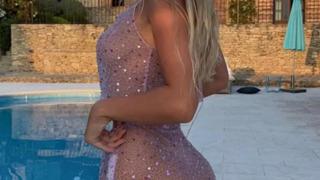 Sosyal medya fenomeni Mathilde Tantot, yere çöküp plajda suşi yedi! Bikinisiyle oturuşu gündem yarattı