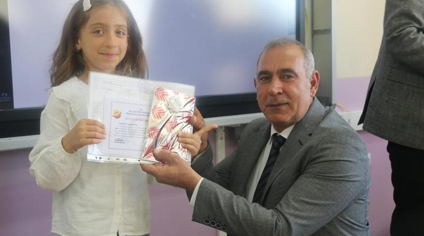 Bingöl’de 60 bin öğrenci karne heyecanı yaşadı