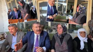 Hatay'da depremzede kadından Bakan Koca'ya çay ve biberli ekmek ikramı