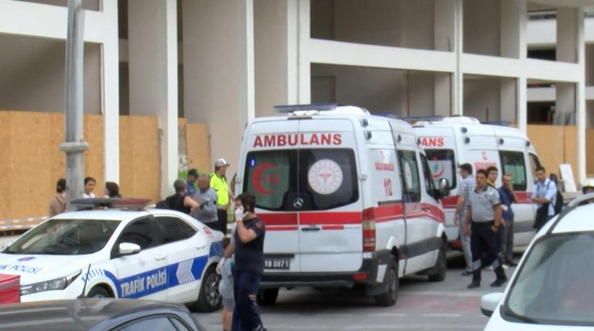 Zeytinburnu'nda tramvayla kamyon çarpıştı: 5 kişi yaralandı!