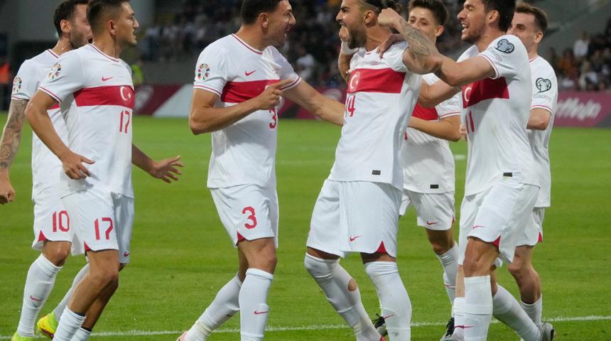 Abdülkerim Bardakcı, milli takım formasıyla ilkleri yaşadı! Mutluluğuna diyecek kelime bile yok...