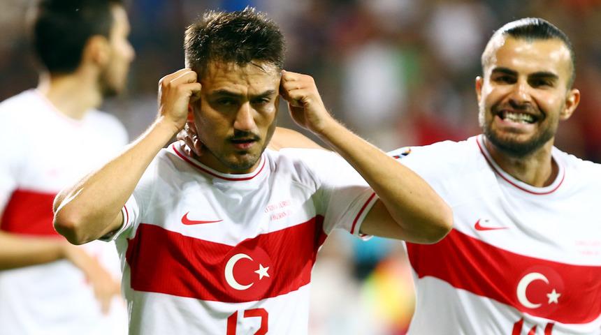 Cengiz Ünder'in gol sevinci sosyal medyada gündeme oturdu! 'Fenomen dede' için sevincini bu şekilde yapıyor...