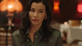 Müjde Uzman sere serpe uzandı! Sütyenli pozuna beğeni yağdı