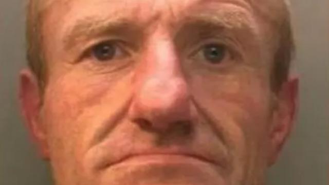 Kirpilere işkence yaparak öldüren cani yakalandı! Göğüslerine protez takmaya çalışırken çırılçıplak yakayı ele verdi