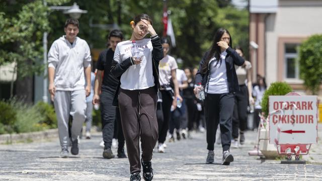 YKS soruları sosyal medyayı salladı! YKS TYT zor muydu, kolay mıydı? 'Mona Rosa' ve 'Ihlamurlar çiçek açtığı zaman' soruları gündem oldu