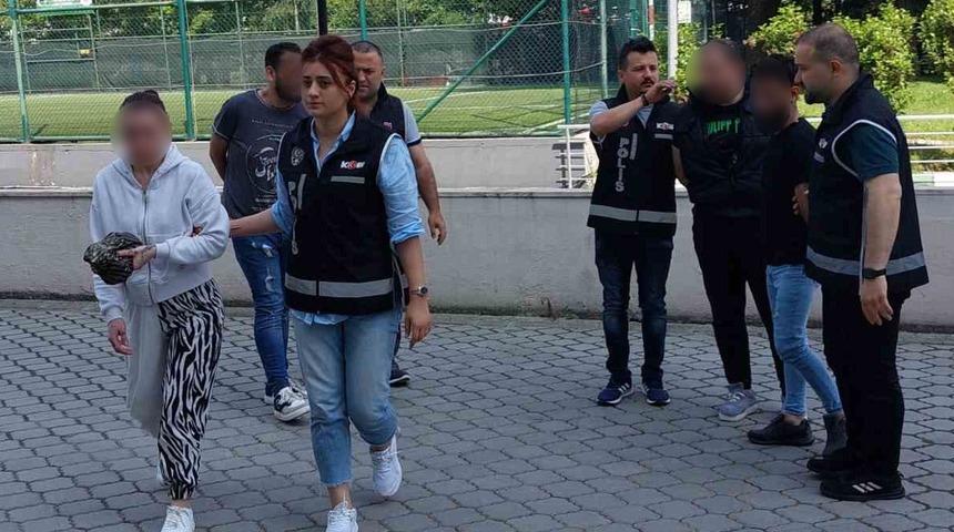 Sahte dolarla telefon alışverişi! Sevgililer b&ouml;yle yakayı ele verdi