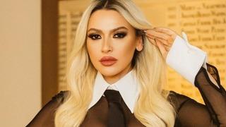 Hadise göğüs dekolteli pozuyla mest etti! Konser tarzına beğeni yağdı