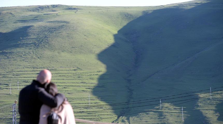 Yer: Ardahan! Atatürk silüeti bu yıl da izlenmeye başlandı! Vatandaşlar akın etti